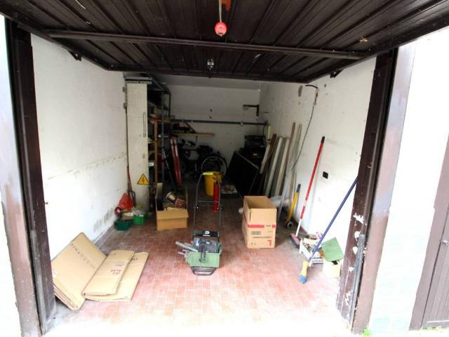Box in vendita a Bareggio, Lombardia