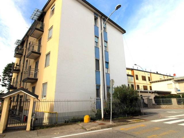 Box in vendita a Bareggio, Lombardia