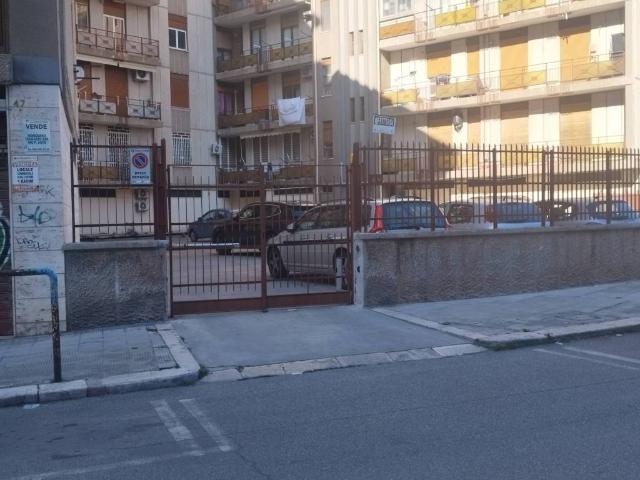 Box in vendita a Puglia, Bari