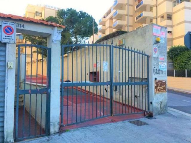 Box in vendita a Bari