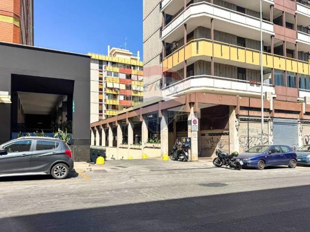 Box in vendita a Bari