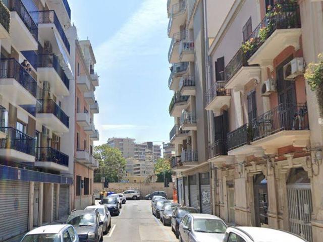 Box in vendita a Madonnella, Bari