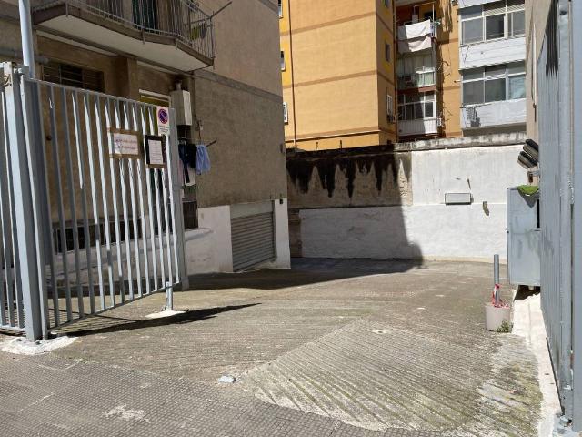 Box in vendita a Japigia, Puglia