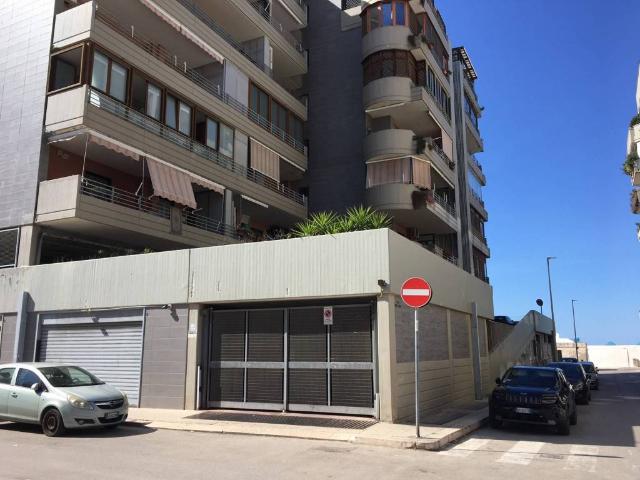 Box in vendita a Bari