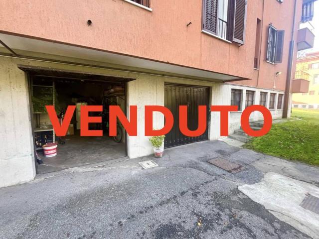 Box in vendita a Barzanò, Lombardia
