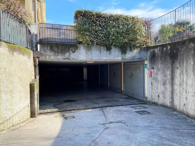 Box in vendita a Barzanò, Lombardia