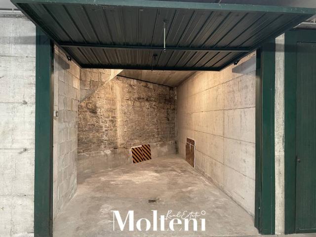 Box in vendita a Bellano, Lombardia