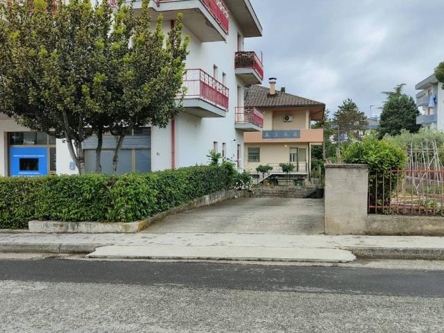 Box in vendita a Bellante, Abruzzo