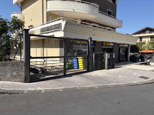 Box in vendita a Belpasso, Sicilia