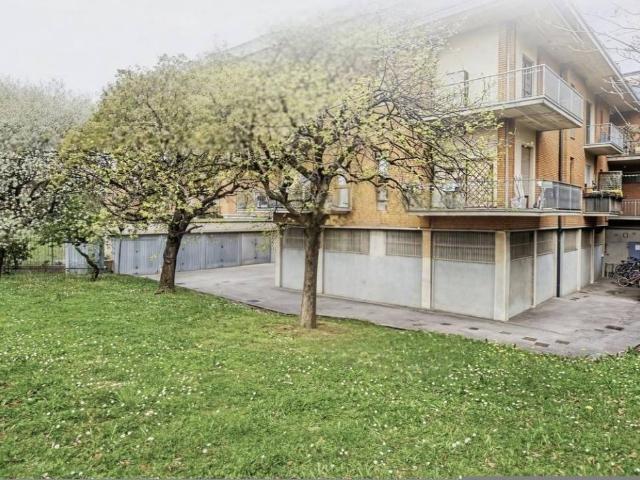 Box in vendita a Villaggio degli Sposi, Bergamo