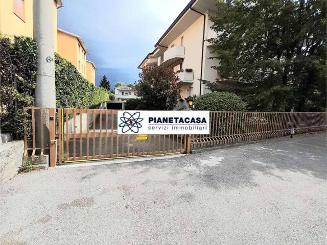 Box in vendita a Villaggio degli Sposi, Bergamo