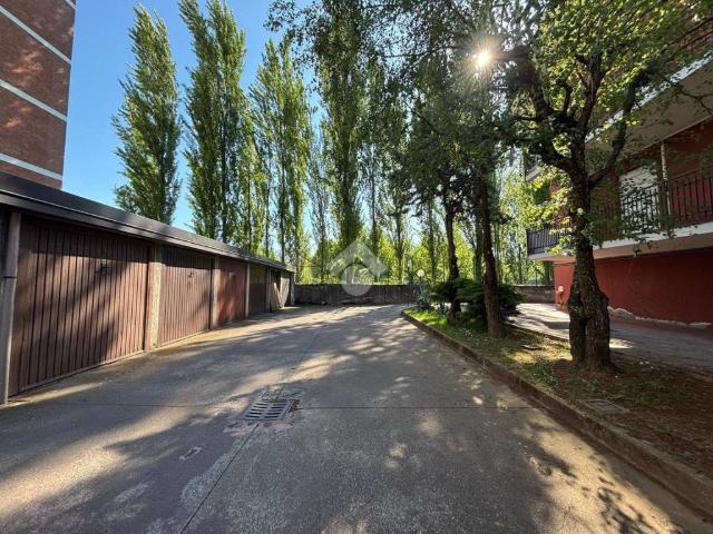 Box in vendita a Villaggio degli Sposi, Bergamo