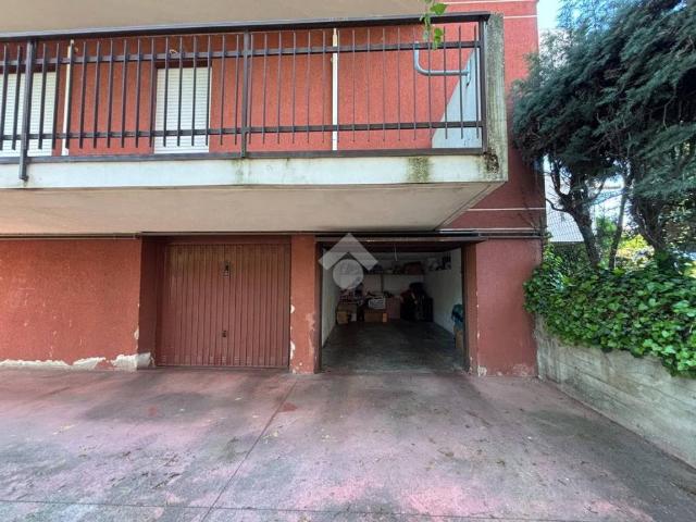 Box in vendita a Villaggio degli Sposi, Bergamo