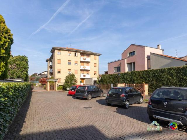 Box in vendita a Biassono, Lombardia