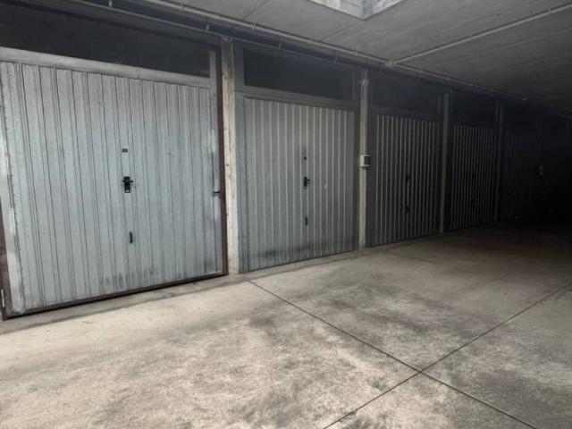 Box in vendita a Biassono, Lombardia