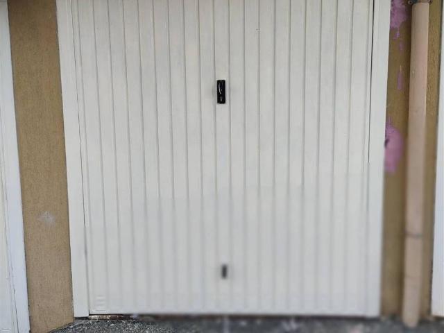 Box in vendita a Prato, Piemonte