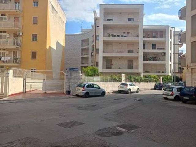 Box in vendita a Puglia, Bari