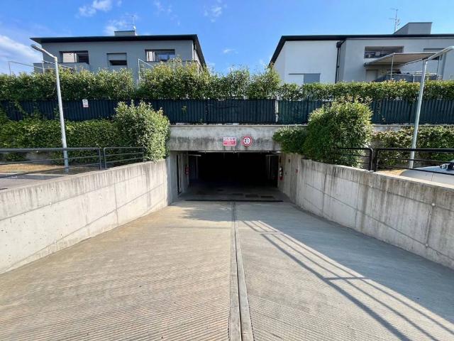 Box in vendita a Bizzarone, Lombardia