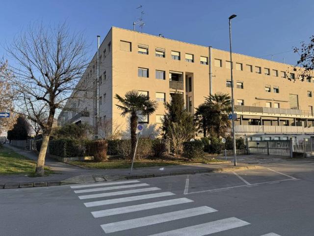 Box in vendita a Bollate, Lombardia