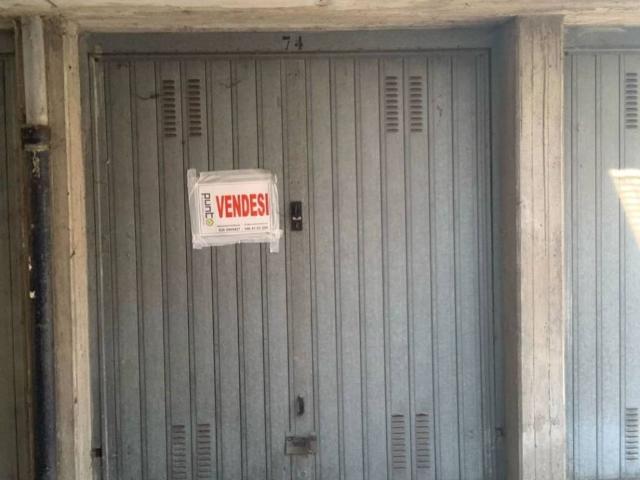 Box in vendita a Bollate, Lombardia
