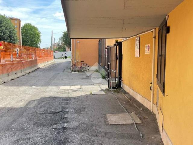 Box in vendita a San Donato-San Vitale, Bologna