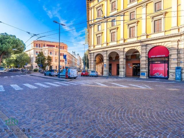 Box in vendita a Porto-Saragozza, Bologna