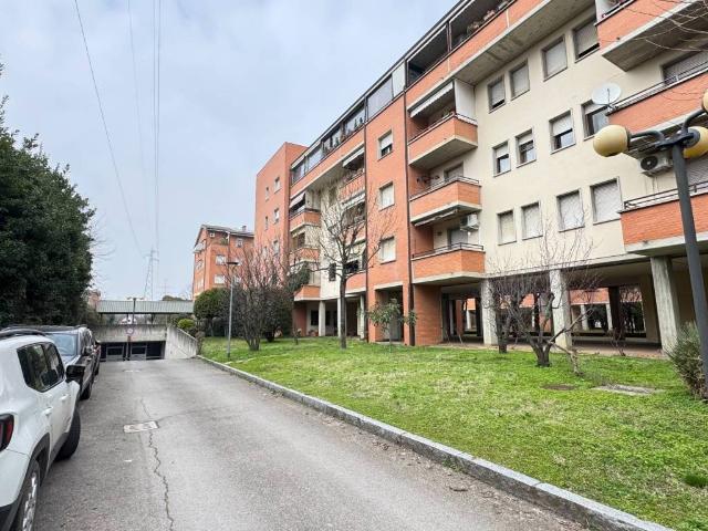 Box in vendita a San Donato-San Vitale, Bologna