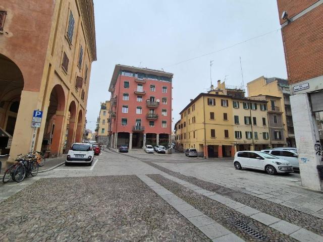 Box in vendita a Porto-Saragozza, Bologna