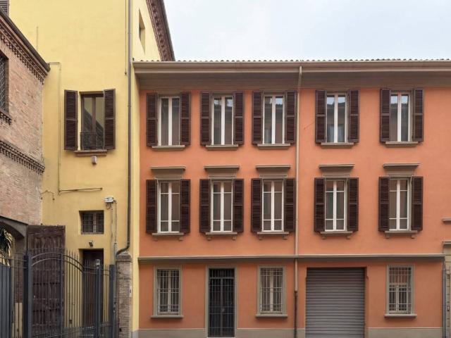 Box in vendita a Porto-Saragozza, Bologna