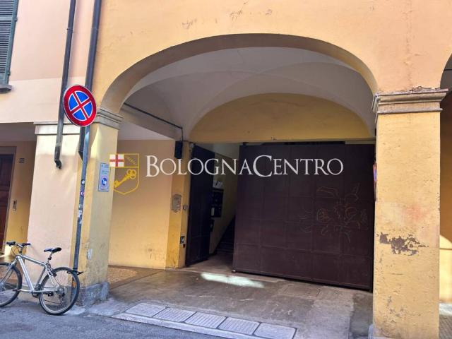 Box in vendita a Galvani, Bologna
