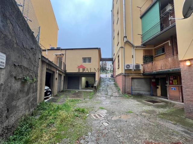 Box in vendita a Porto-Saragozza, Bologna