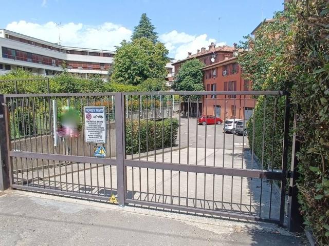Box in vendita a Porto-Saragozza, Bologna