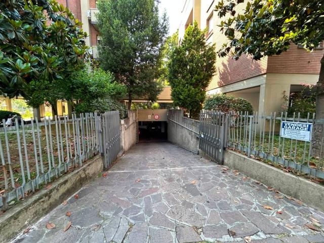 Box in vendita a Savena, Bologna