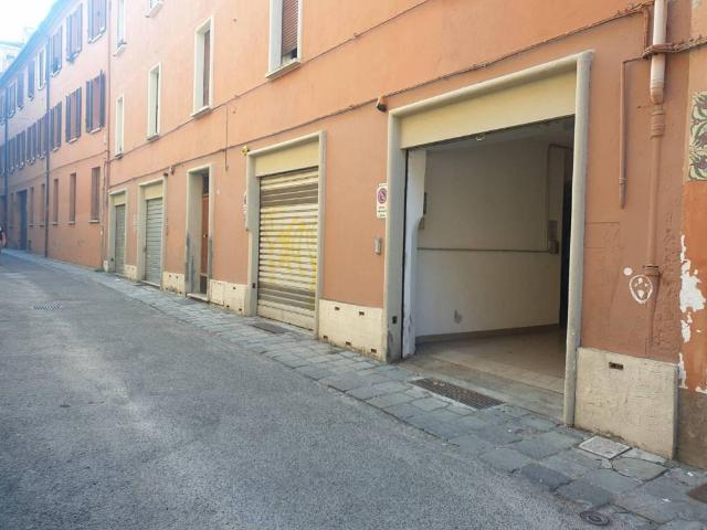 Box in vendita a Santo Stefano, Bologna