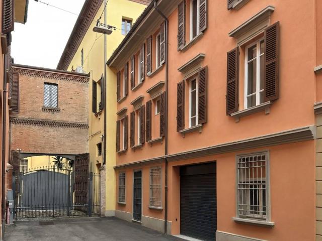Box in vendita a Porto-Saragozza, Bologna