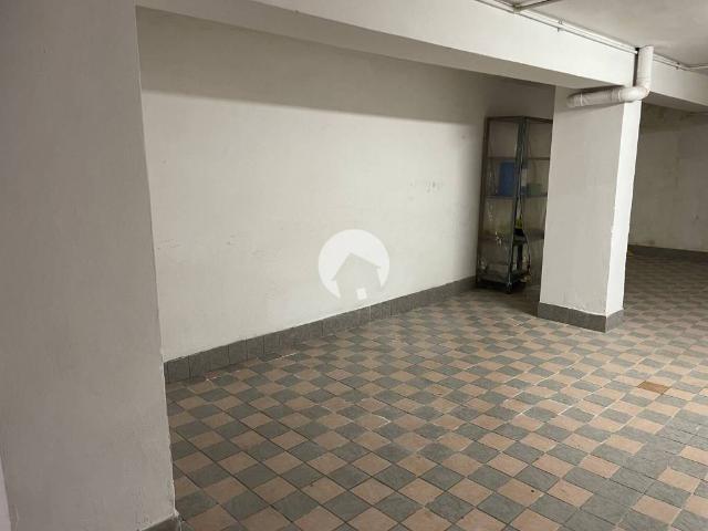 Box in vendita a Santo Stefano, Bologna