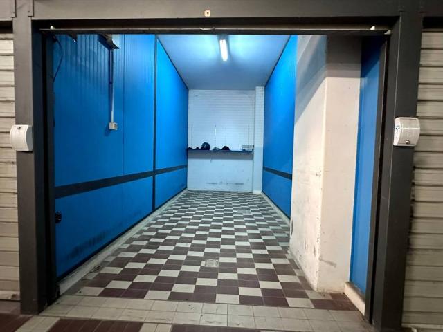 Box in vendita a Santo Stefano, Bologna