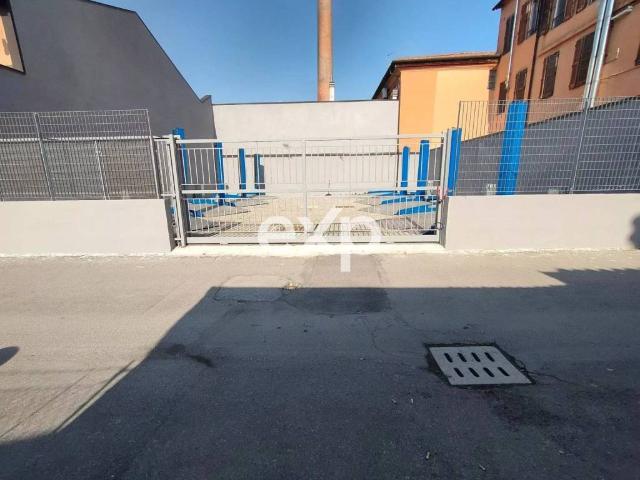 Box in vendita a Casteldebole, Bologna