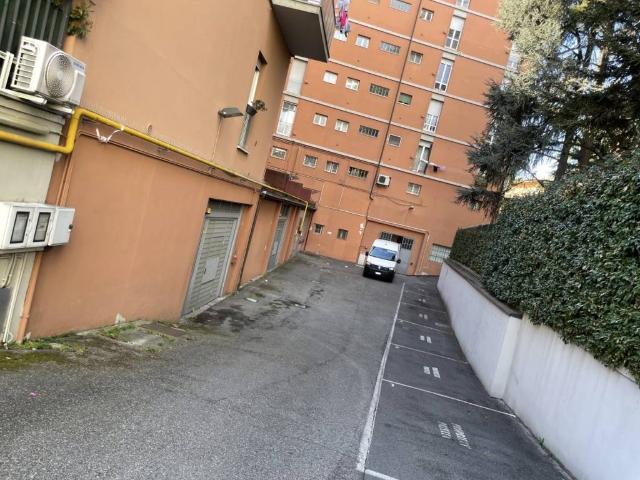 Box in vendita a Monte Donato, Bologna