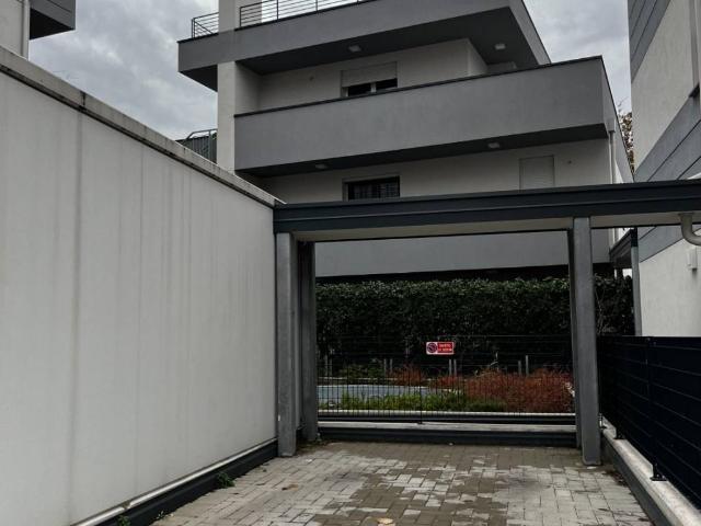 Box in vendita a Savena, Bologna