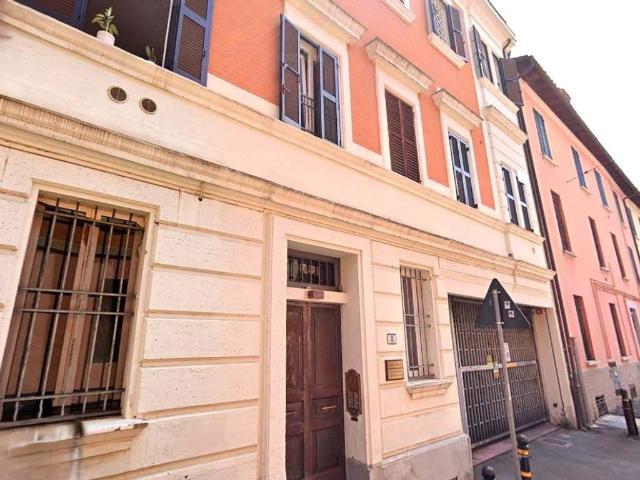 Box in vendita a Porto-Saragozza, Bologna