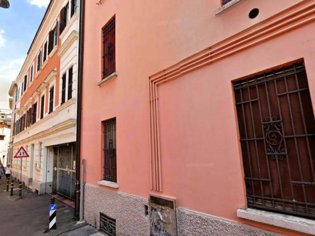 Box in vendita a Porto-Saragozza, Bologna