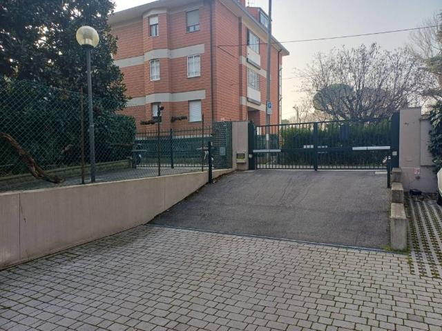 Box in vendita a Santo Stefano, Bologna