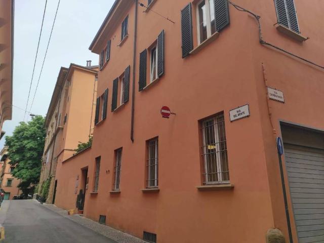 Box in vendita a Irnerio, Bologna