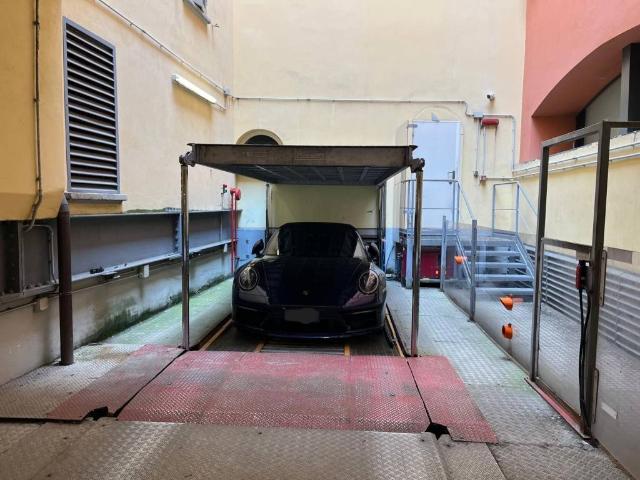 Box in vendita a Santo Stefano, Bologna