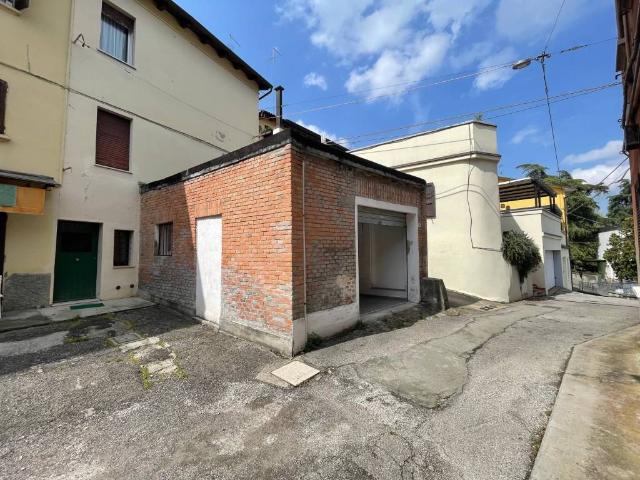Box in vendita a Monte Donato, Bologna