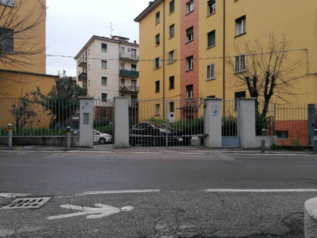 Box in vendita a Monte Donato, Bologna