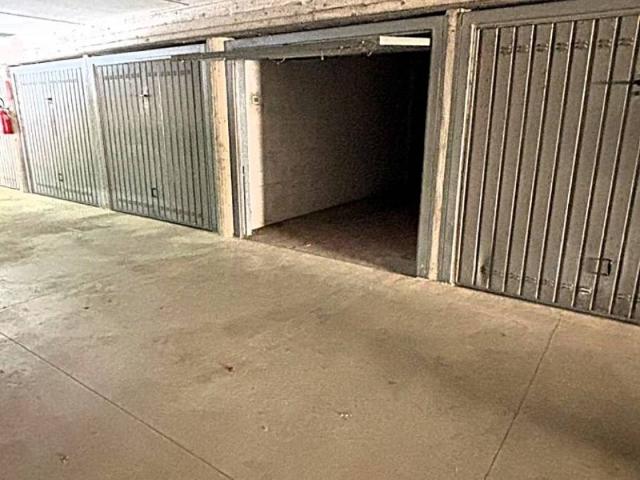 Box in vendita a Porto-Saragozza, Bologna