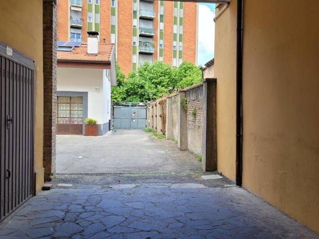 Box in vendita a Porto-Saragozza, Bologna