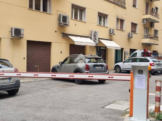 Box in vendita a Porto-Saragozza, Bologna